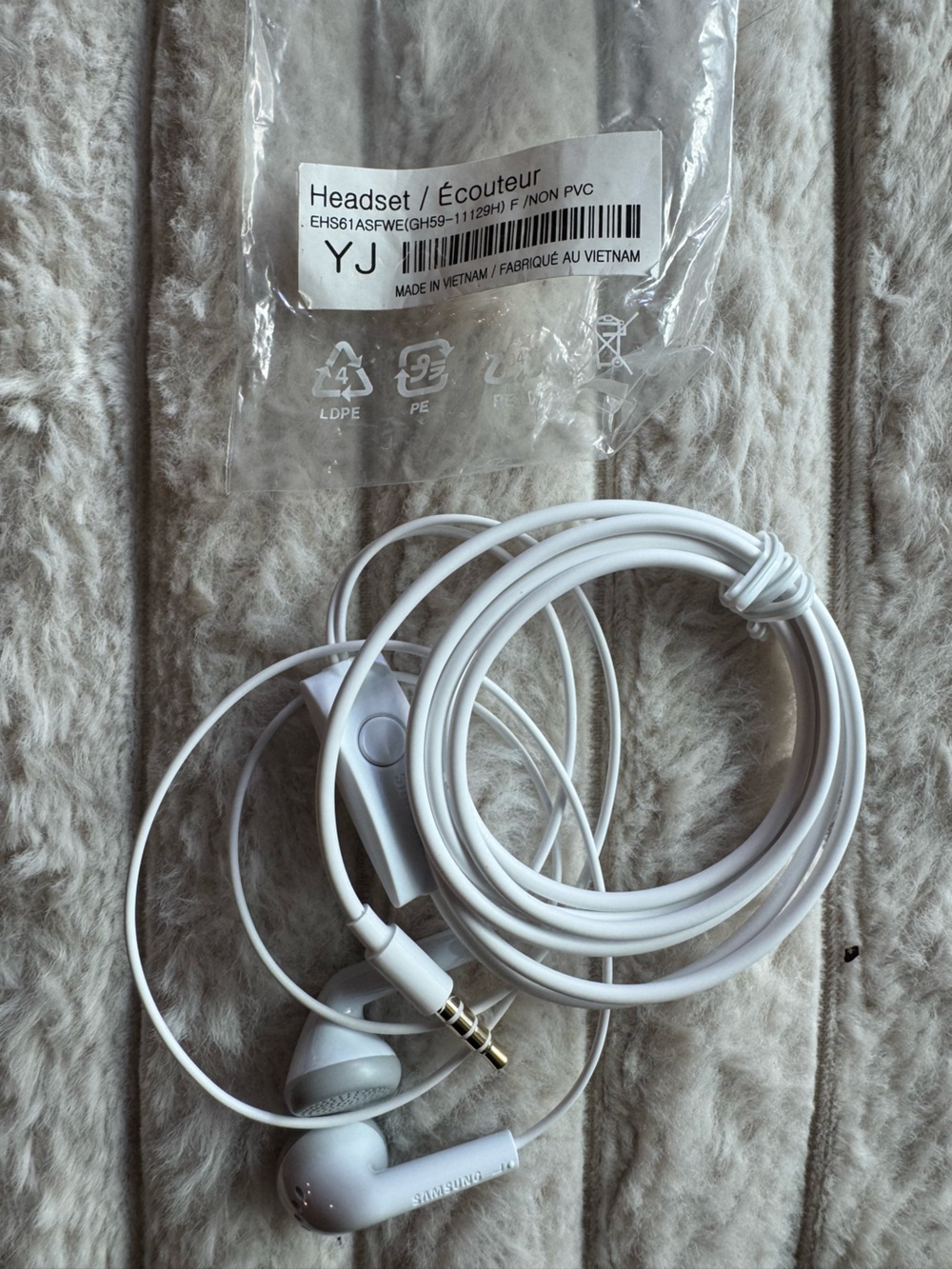 NWT Samsung White Wired Earbuds Earphones 3.5mm Headset EHS61ASFWE GH59-11129H